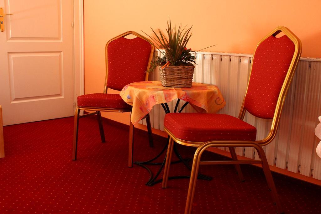 Kalman Panzio Bed & Breakfast Szeged Exterior photo